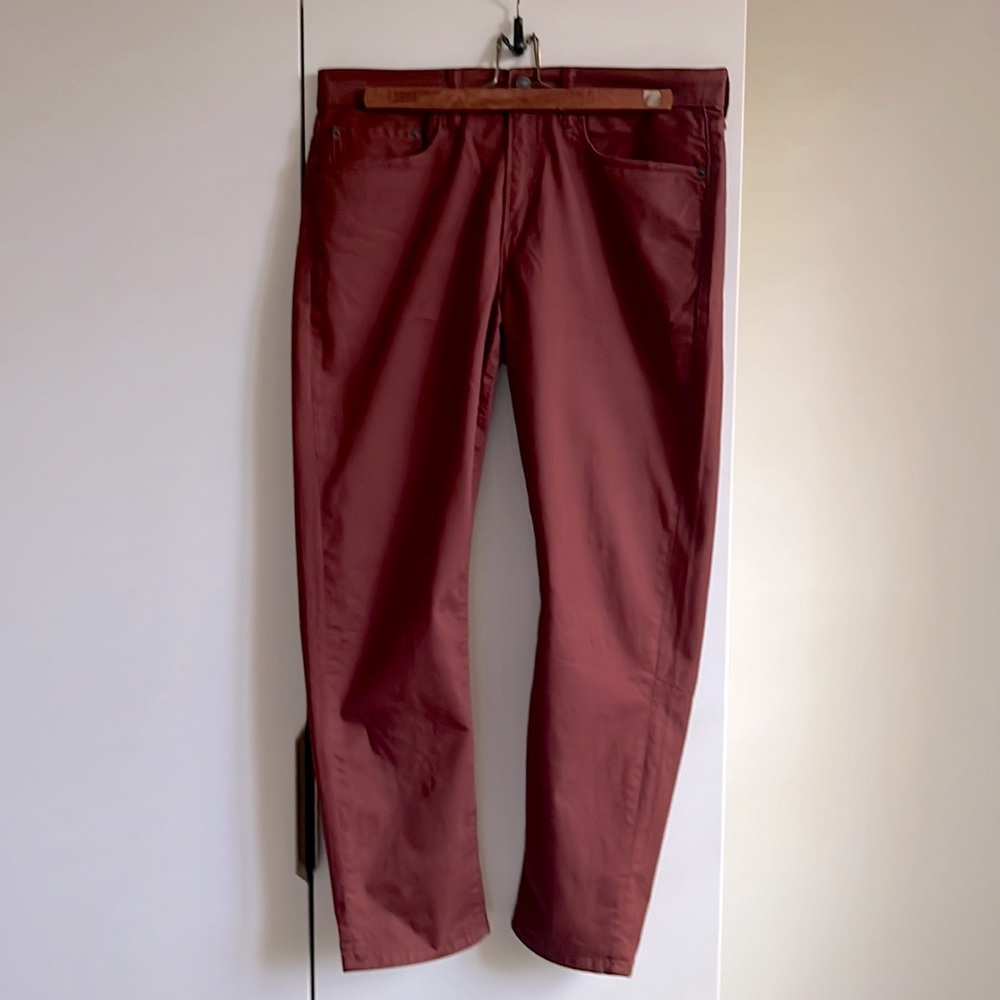 Never worn, slim fit Gap “soft wear” chinos in Burgundy 34x30